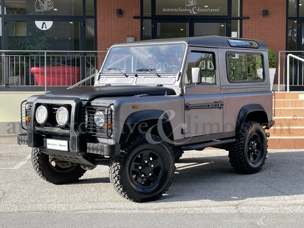 Autoexclusive & Limosrent - Land Rover Defender 90 2.5 Td5 Station Wagon SE