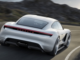 Porsche Mission E: Debutto mondiale della prima concept car Porsche a quattro posti alimentata a batteria
